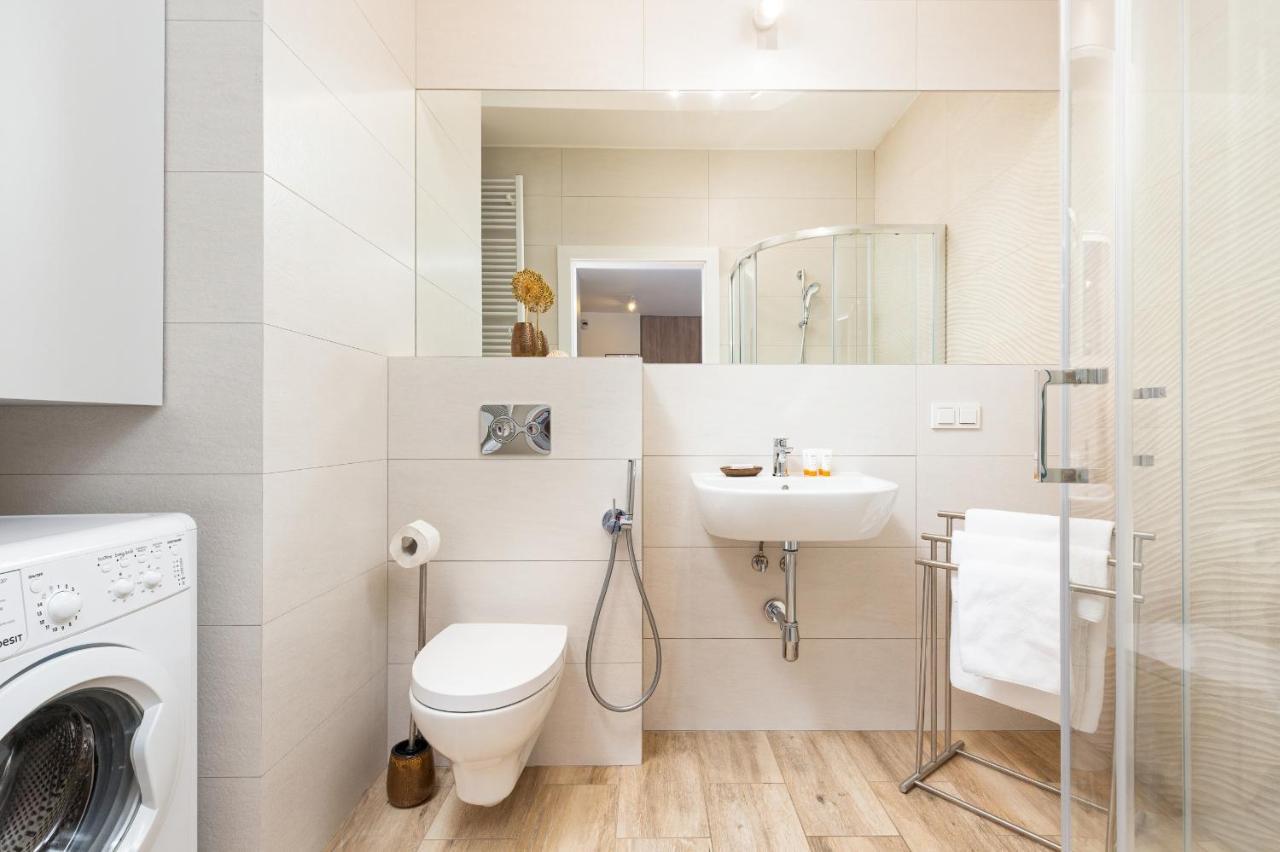 Metro Plocka Exquisite Apartments By Noclegi Renters Warschau Exterior foto
